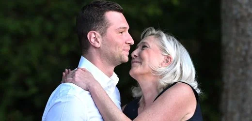 Frankreich: Marine Le Pen und Jordan Bardella (RN) demonstrieren vor Gerichts-Urteil Einigkeit