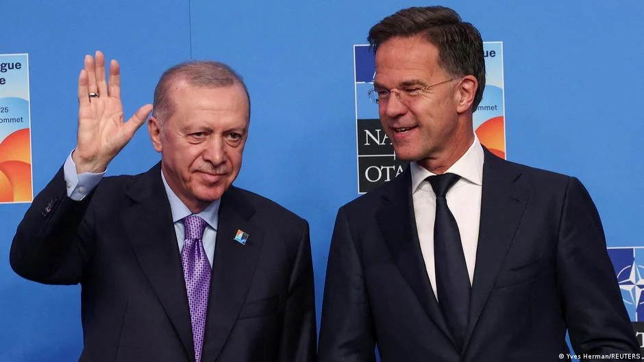 Rutte'den Türkiye'ye hem övgü hem demokrasi mesajı