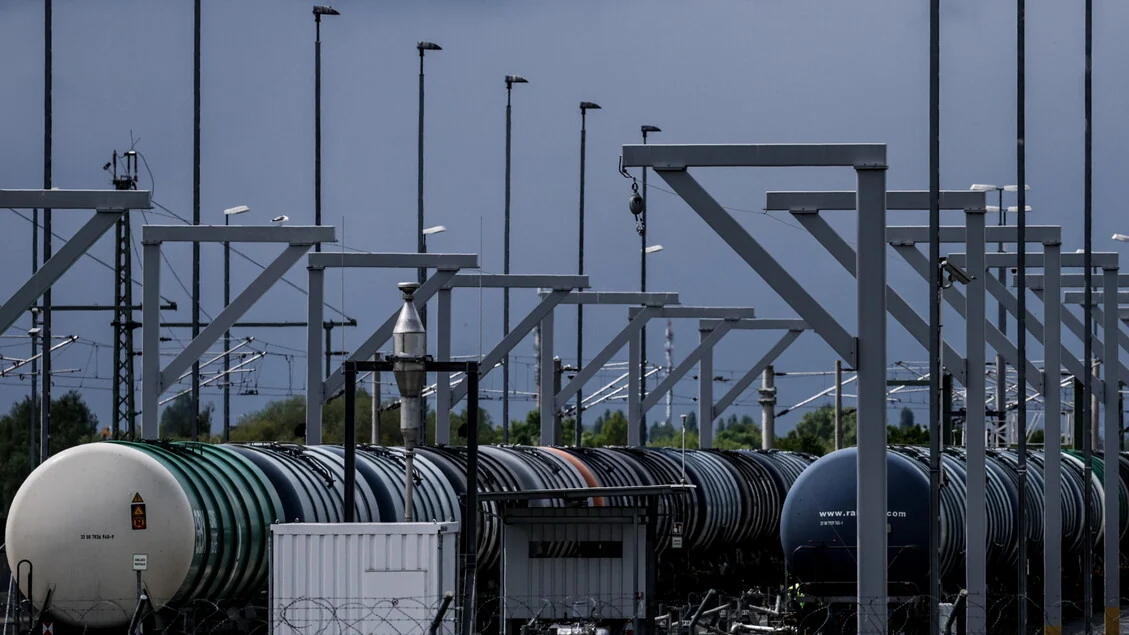 Il petrolio è in calo, Wti a 90,93 dollari