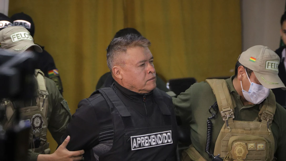 El ex jefe militar boliviano que fue acusado por el golpe de Estado en 2024 obtuvo la prisión domiciliaria