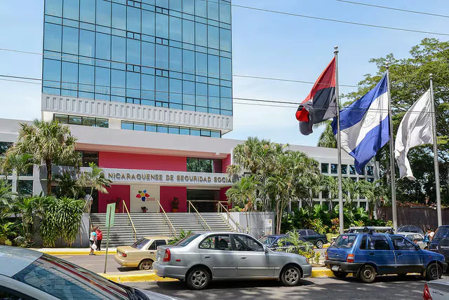 El régimen de Ortega y Murillo elimina el pago de horas extras en el INSS y el Ministerio de Salud en Nicaragua
