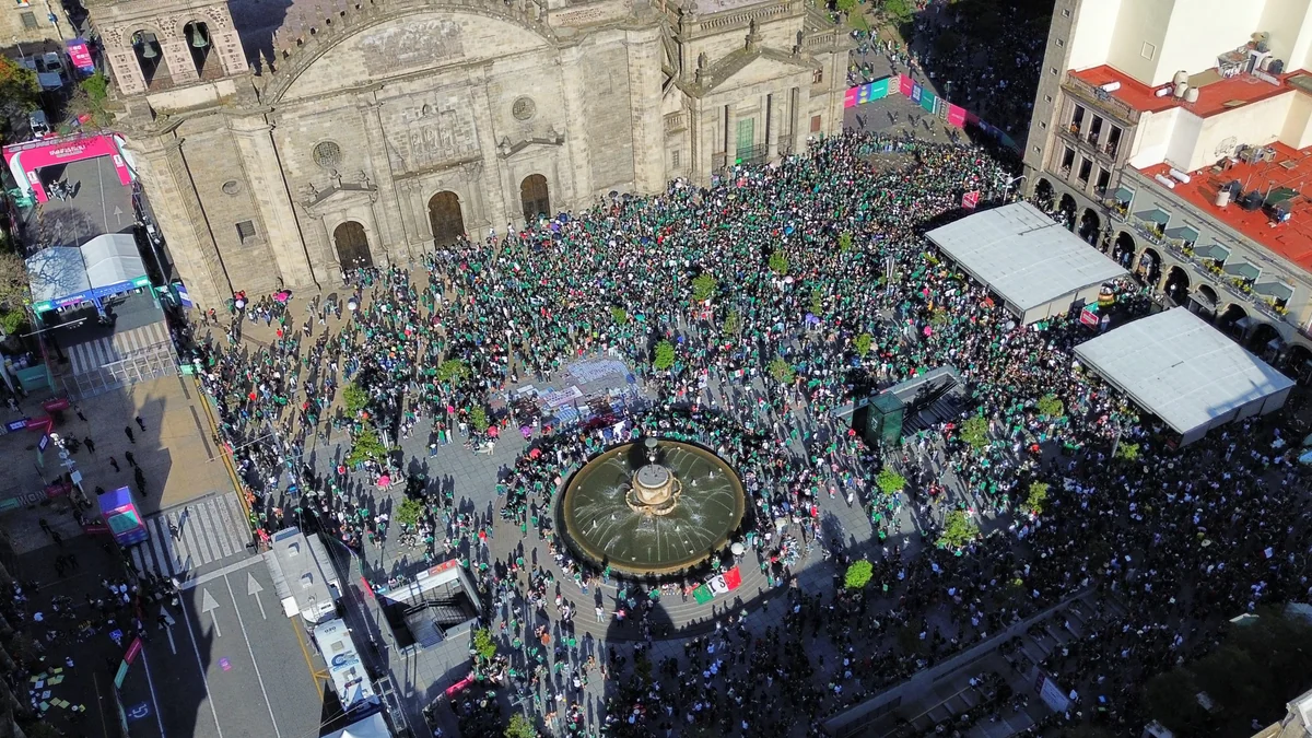 Fanáticos ingresan a la fuerza en el FIFA Fan Fest Guadalajara: así fue el momento