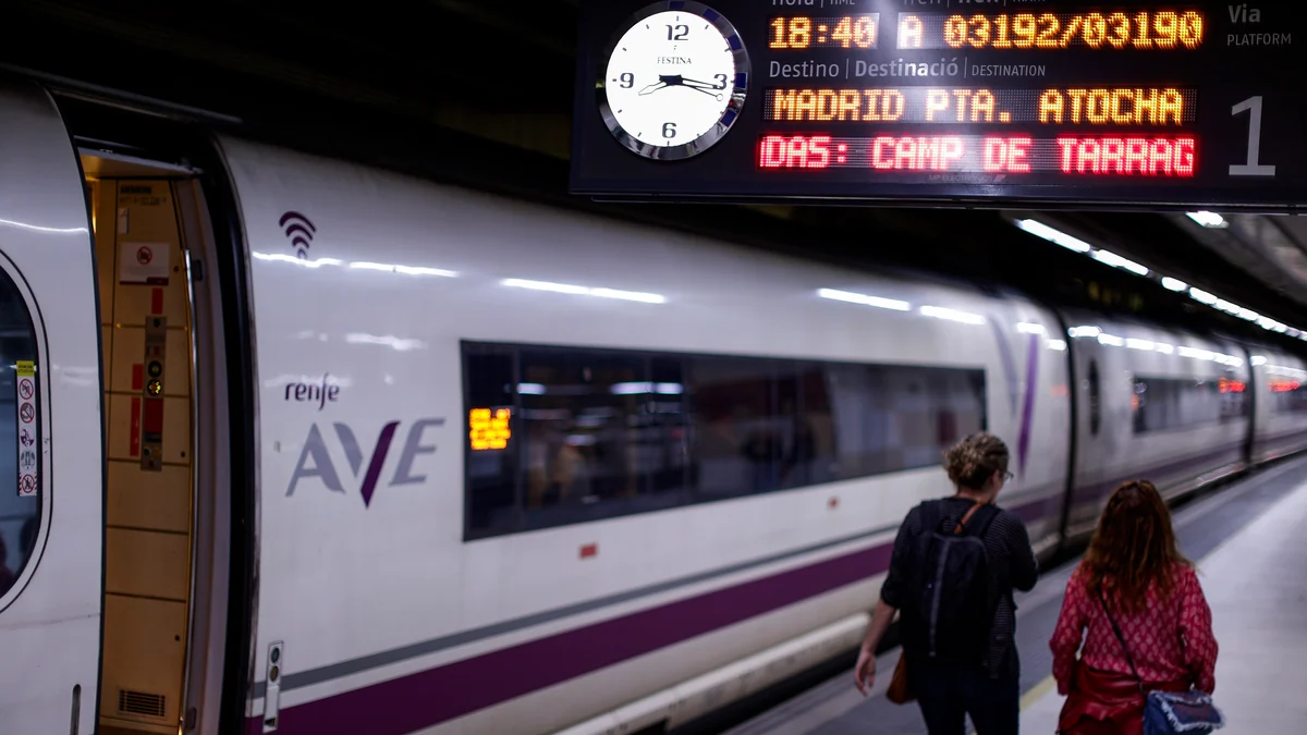 Interrumpido el servicio de AVE entre Barcelona y Girona por un tren averiado en la Sagrera