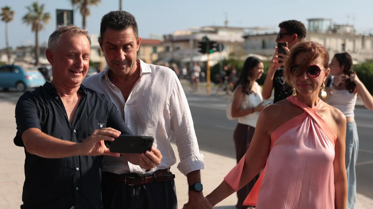 Vannacci tra slogan e magliette: "Se mi entri in casa rinunci alla vita"