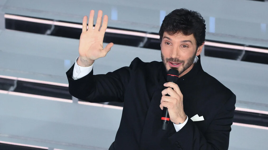 Stefano De Martino annuncia le date di Sanremo 2027, dal 16 al 20 febbraio