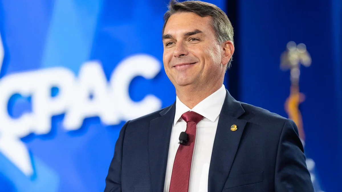Flávio Bolsonaro ofrece a Trump ventajas comerciales a empresas de EEUU y restricciones al sistema brasileño Pix