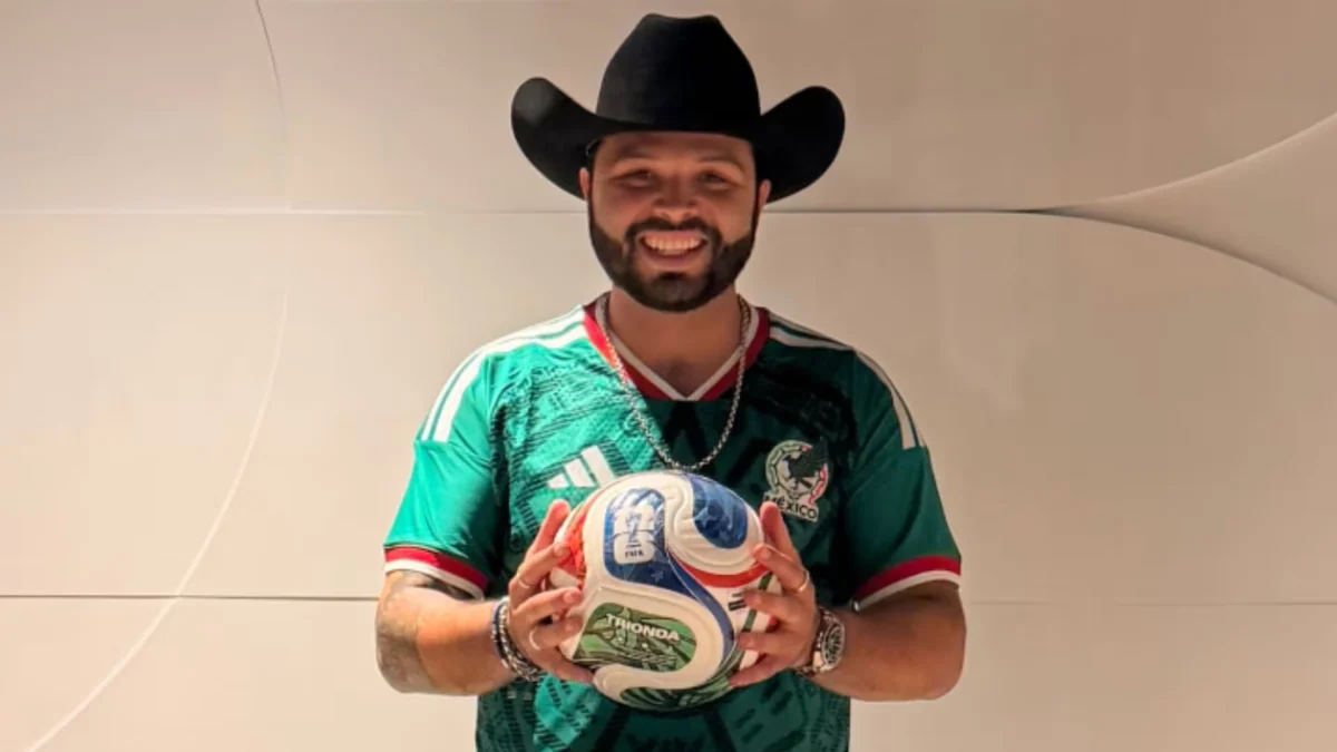 Regañan a Leonardo Aguilar por tocar balón Trionda en el estadio durante el México vs. Chequia: así fue el momento