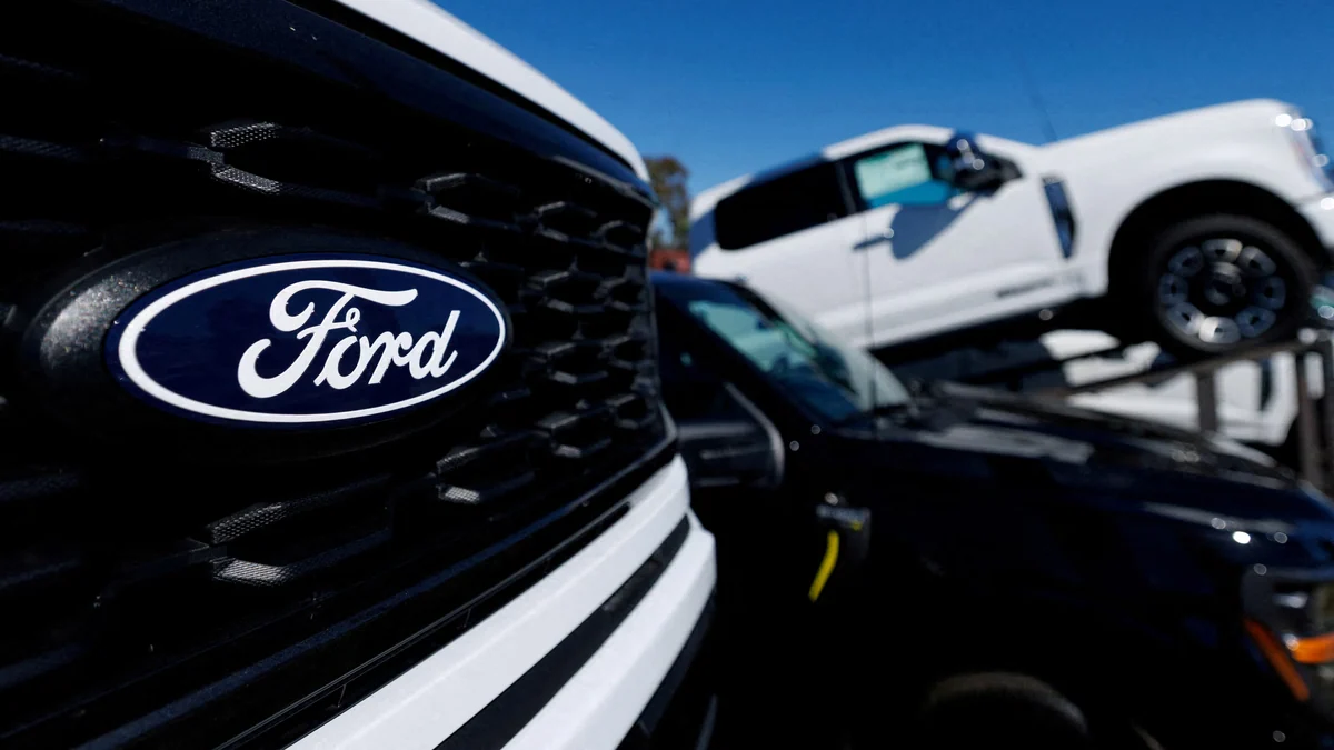 Ford se cansó de los errores de la IA y vuelve a contratar humanos