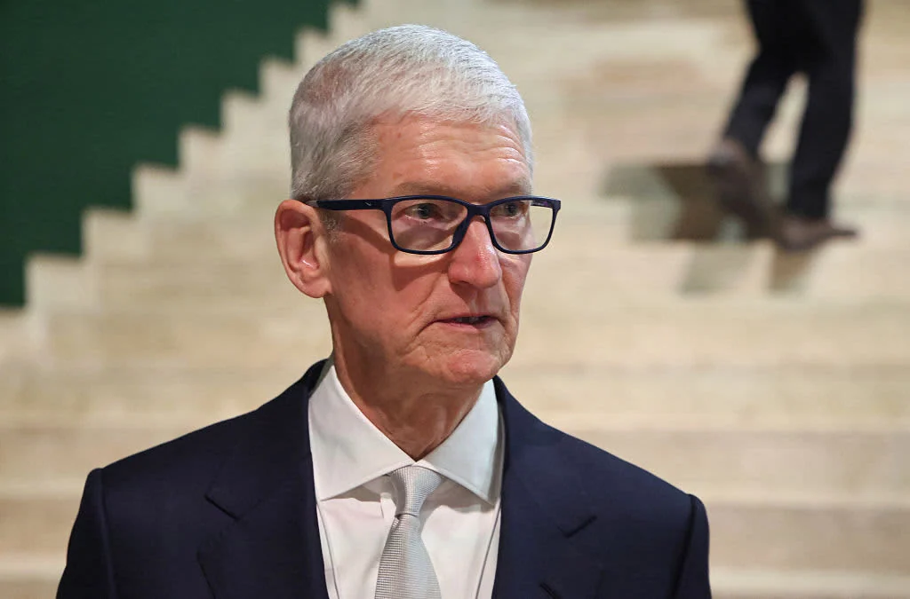 Apple stock gets slammed on bigger Mac, iPad price hikes. Why it can weather the storm