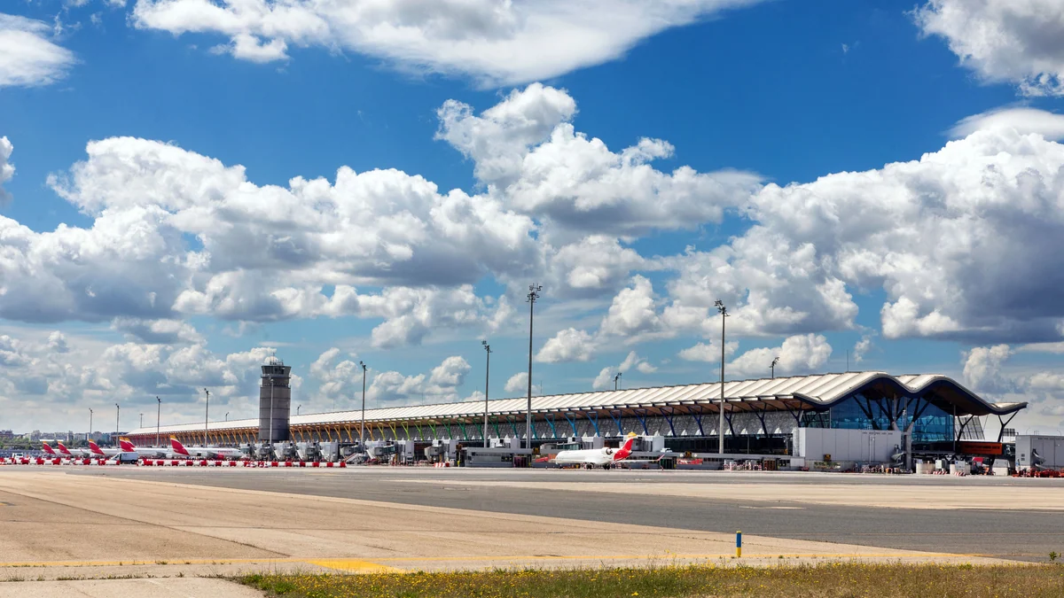 Aena adjudica a OHLA renovar la pista más larga de Barajas por 40 millones