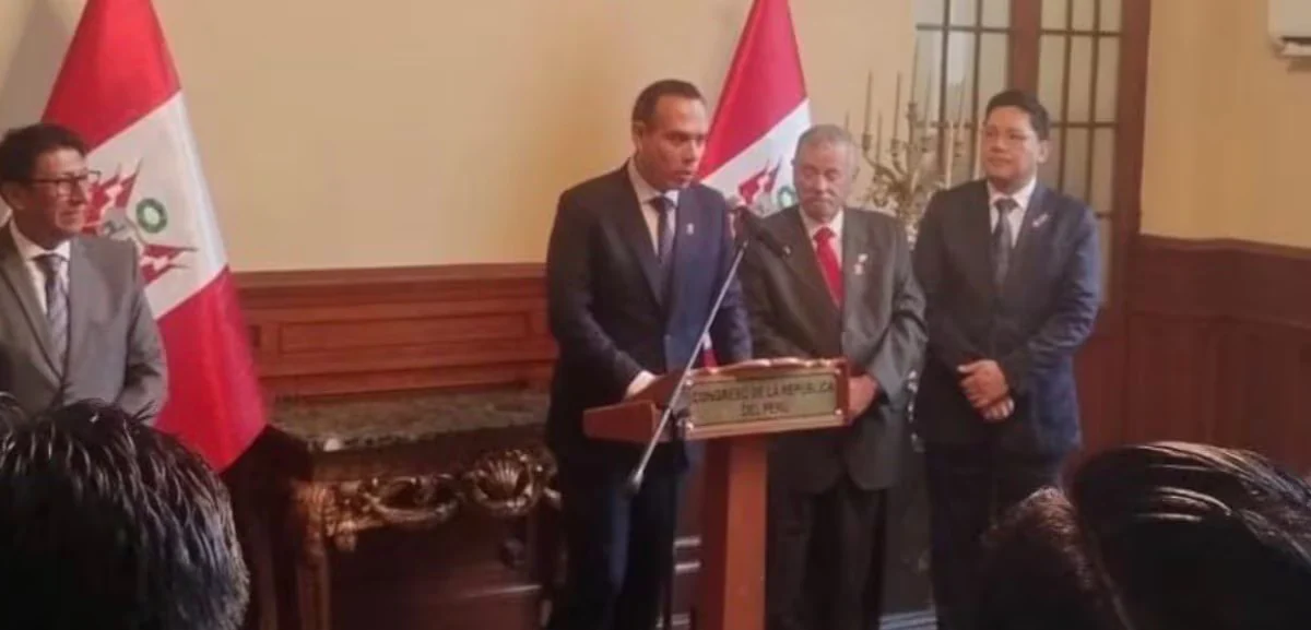 José Jerí recibe la medalla de honor en el Congreso durante ceremonia privada