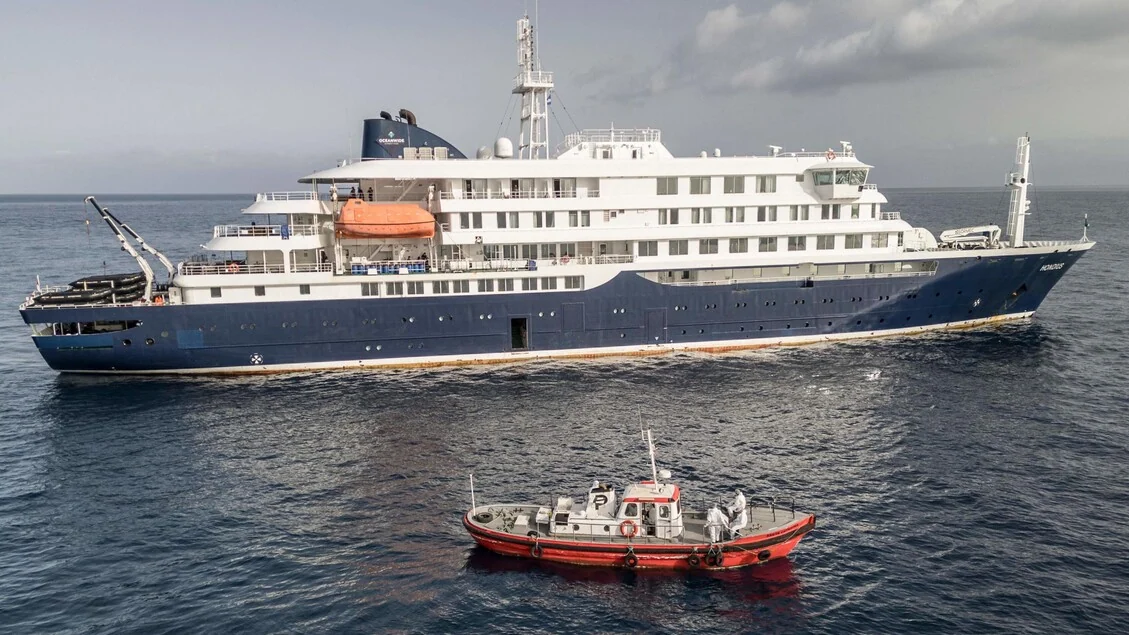 In corso di evacuazione tre persone dalla nave Hondius al largo di Capo Verde