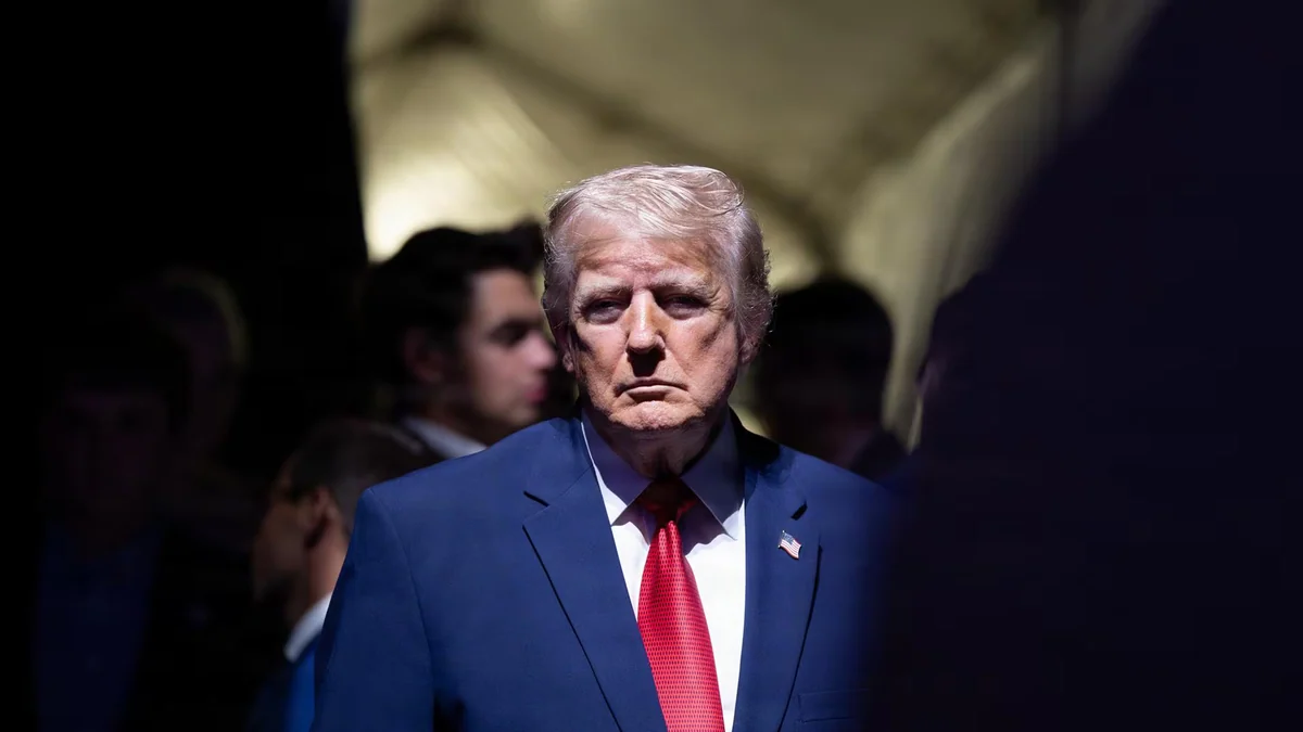Trump asegura que EEUU está tomando el control de Ormuz mientras Irán confirma el cierre del paso