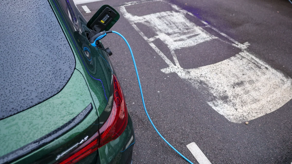 Fraunhofer-Studie: Elektroautos seit 2020 deutlich günstiger geworden