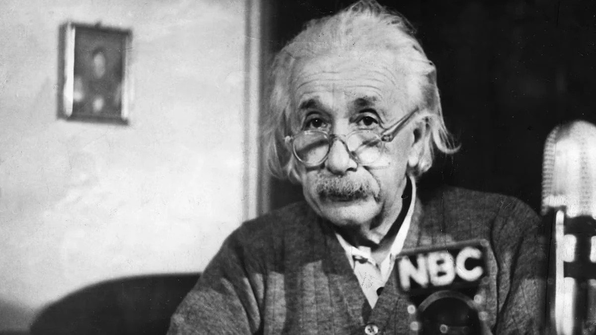 La reflexión de Albert Einstein, físico alemán, sobre la curiosidad: “No intentes convertirte en un hombre de éxito, sino en un hombre de valor”