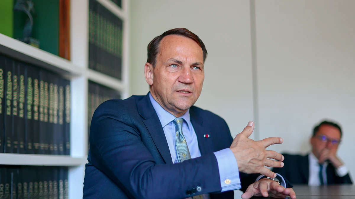 Radoslaw Sikorski, ministro de Exteriores de Polonia: "Rusia ya es una amenaza real: ha atacado a países de la OTAN"