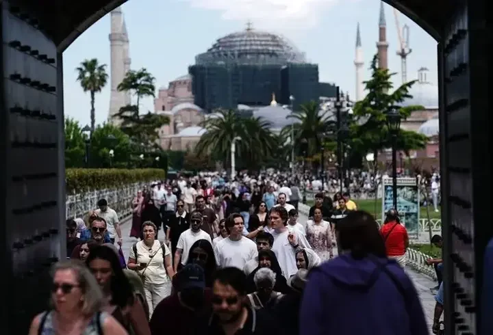 Yerli turistlerin seyahat harcaması 102,3 milyar lirayı aştı! İlk sırada yakın ziyaretleri yer aldı