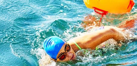 Badeunfälle: Welche Ausrüstung beim Schwimmen Leben retten kann