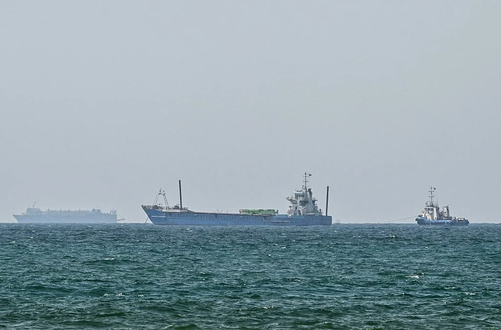 U.S.-Iran peace deal emerging, while war threats still loom
