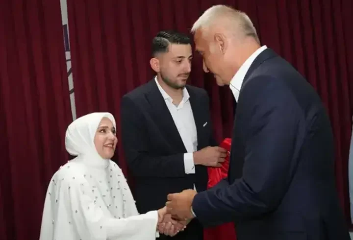 Bakan Ersoy, genç çiftin nikâh şahidi oldu