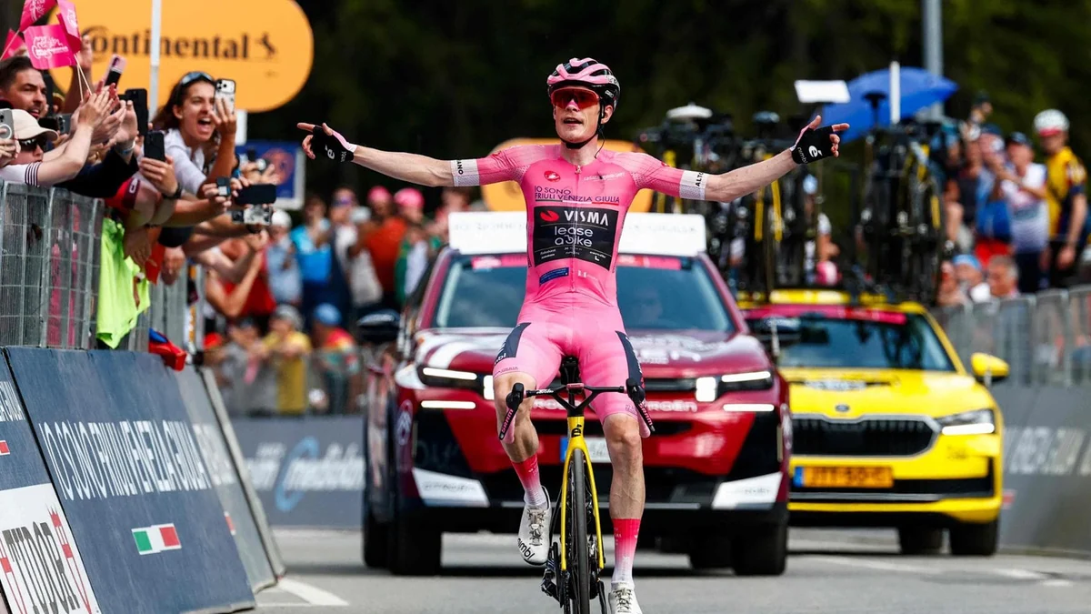 Vingegaard domina anche a Carì, quarto successo di tappa per il danese. Crolla Pellizzari