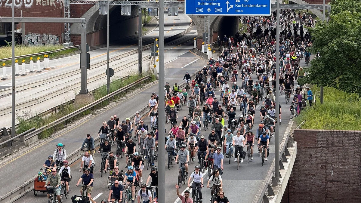 30.000 Radfahrer beteiligen sich an ADFC-Sternfahrt in Berlin