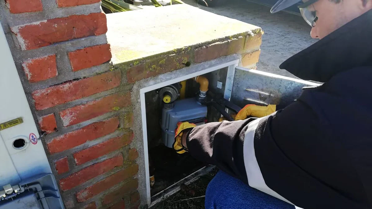 Un hombre se hizo pasar por un empleado de la empresa de gas para robarle a un jubilado y lo amenazó con una picana