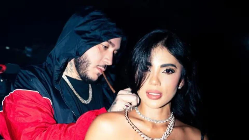 Karina García ‘encendió’ las redes sociales con la confesión de su pareja sobre el momento en que ella quedó embarazada: “Llega este tiro fijo”