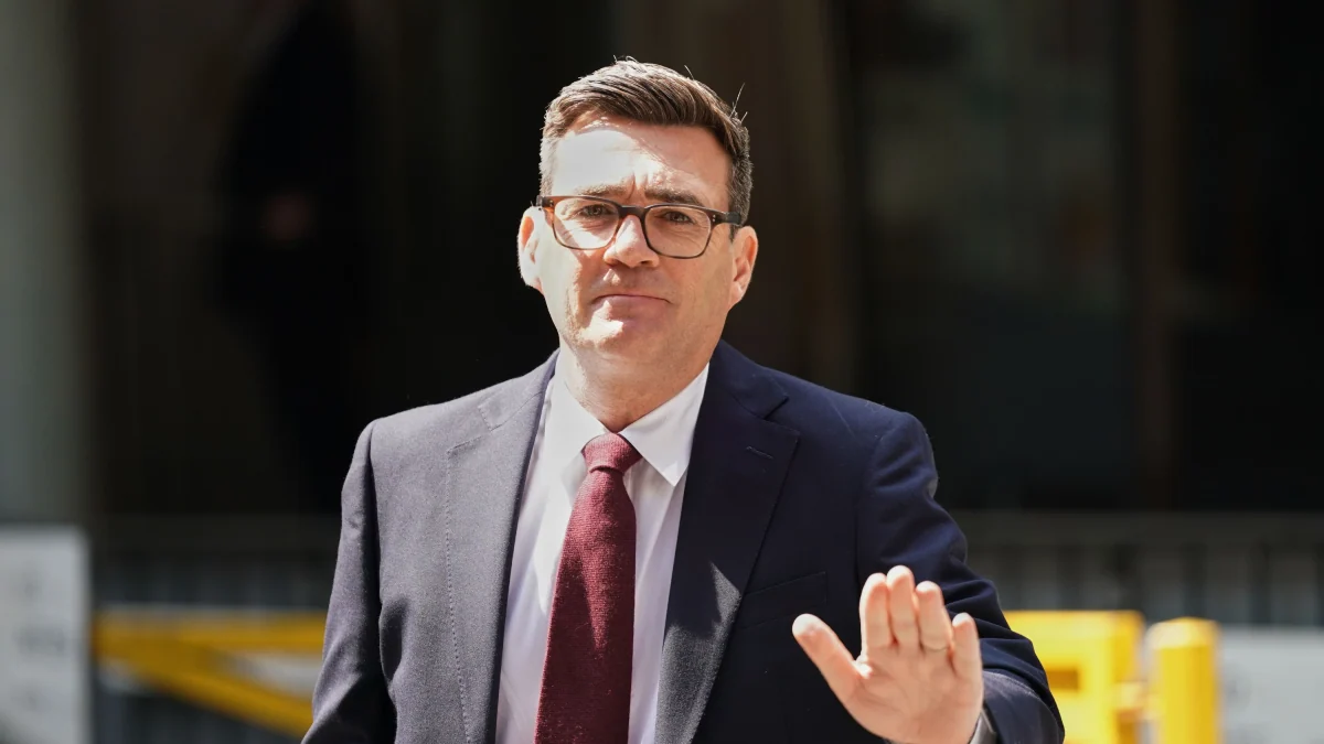 Großbritannien: Kurz vor der Macht lobt Burnham sogar Starmer