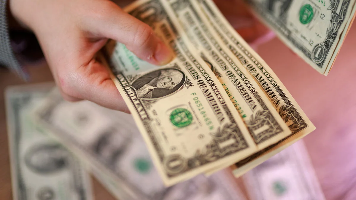 El dólar subió por tercer día seguido y el blue volvió a tocar su nivel más alto de 2026