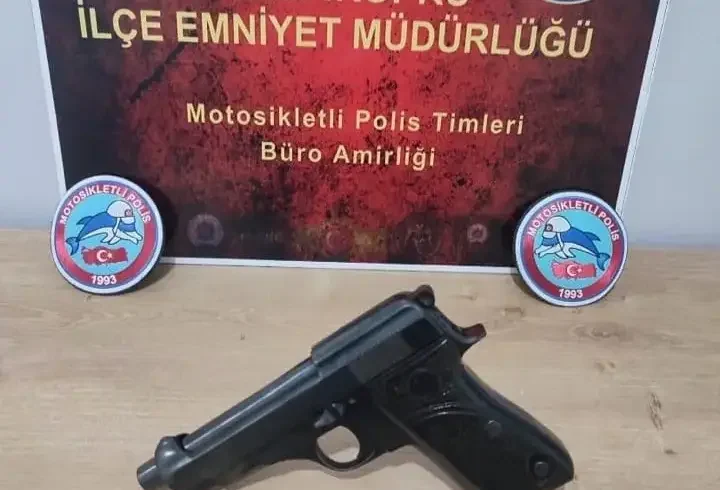 Ruhsatsız tabancayla yakalanan ehliyetsiz sürücüye 240 bin lira ceza