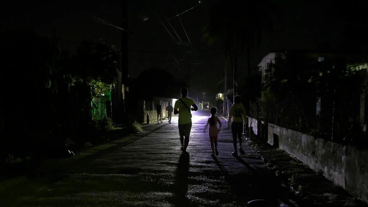 Cuba in ginocchio, blackout e proteste spaventano il regime