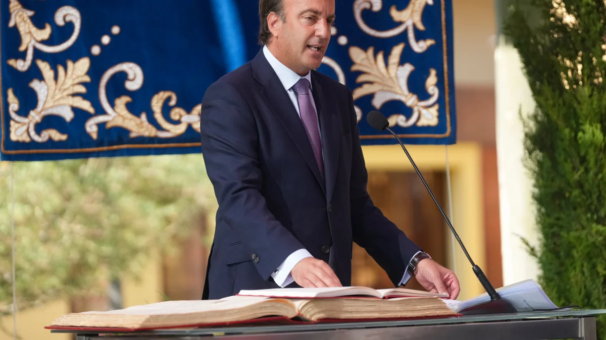 El nuevo consejero de Agricultura de Vox en Castilla y León aprobó una oposición gracias a un máster que no podía haber cursado