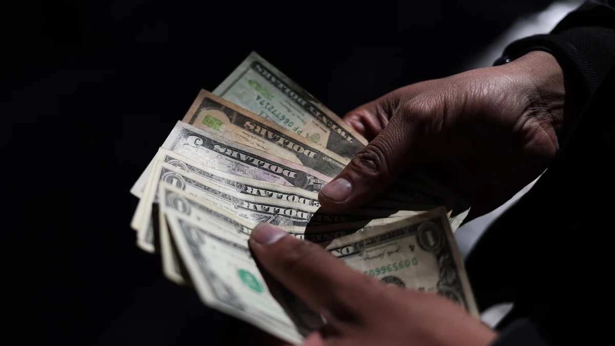 Bolivia: el dólar sigue al alza y registra un incremento de casi el 10% a dos semanas de la nueva política cambiaria
