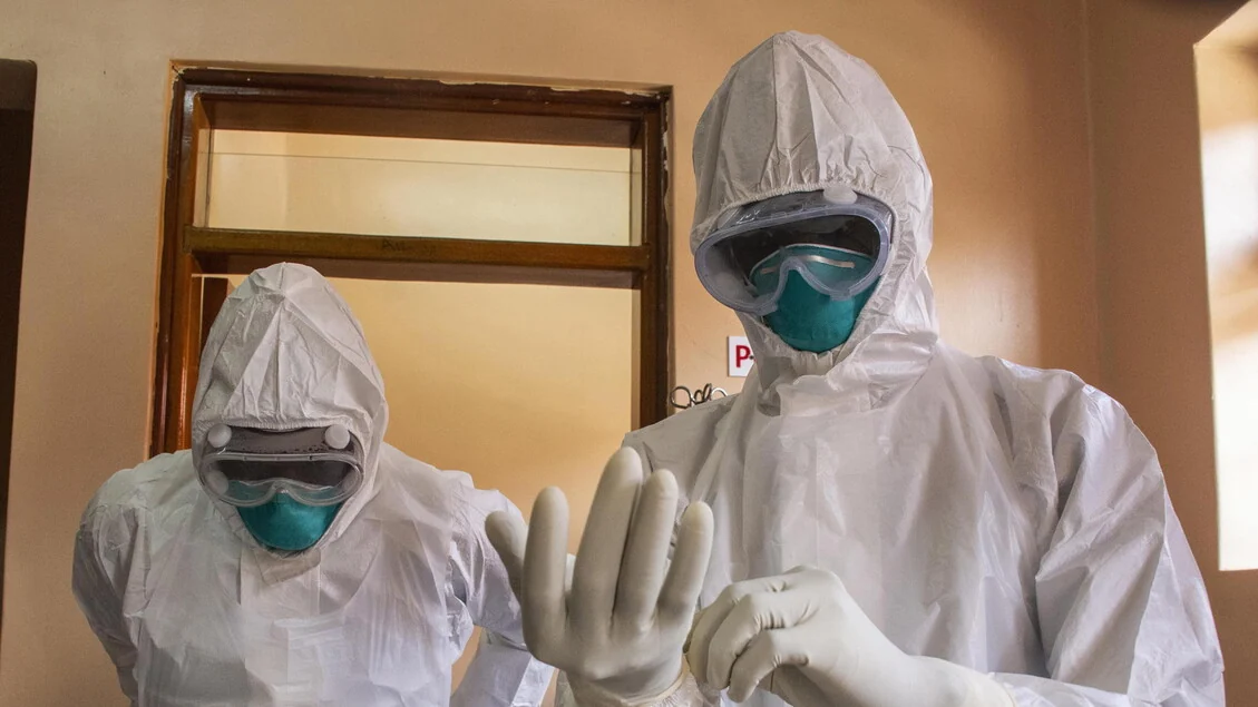 L'OMS dichiara l'emergenza sanitaria internazionale per un raro ceppo di Ebola. Che virus è e quali sono i sintomi