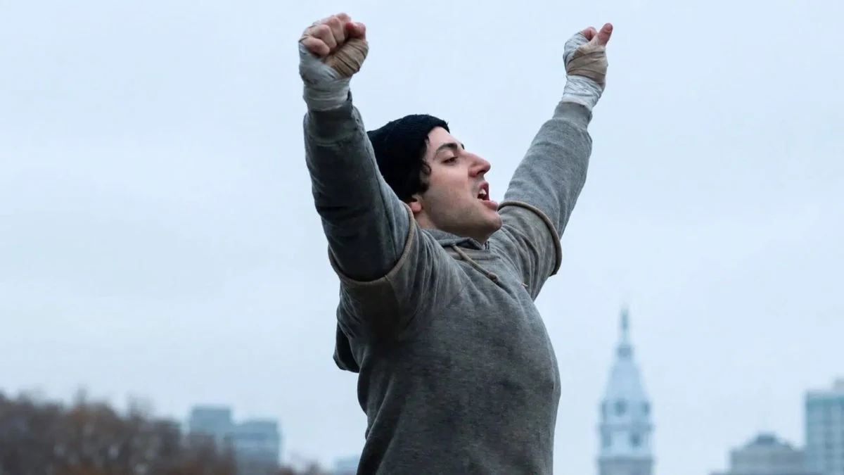 Un jeune Sylvester Stallone affronte Hollywood dans le premier trailer du biopic I Play Rocky