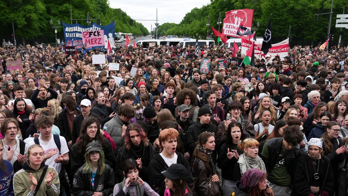 Tausende Jugendliche protestieren bundesweit gegen Wehrpflicht