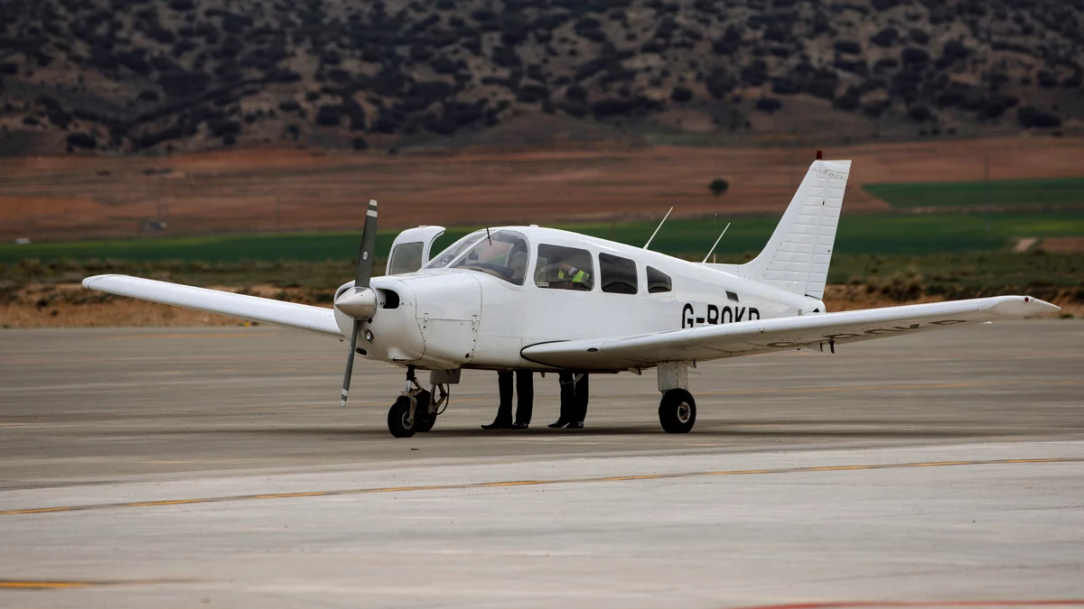 Mueren 11 personas al estrellarse un avión civil con un grupo de paracaidistas en el noreste de Francia
