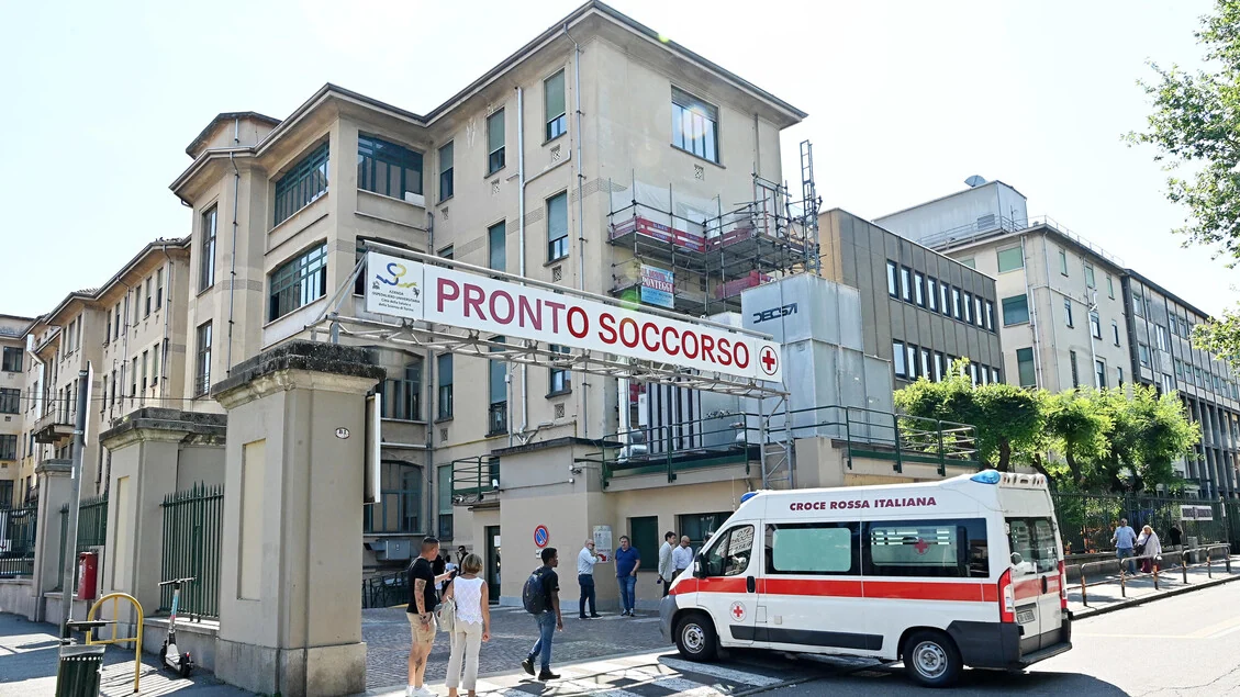 Sasso, bottiglia o lacrimogeno, le piste dei pm di Torino