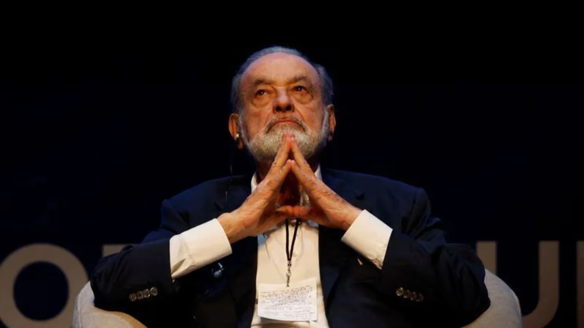 Carlos Slim se niega a aceptar la reforma laboral de 40 horas: pide que empleados trabajen 12 horas y hasta los 75 años