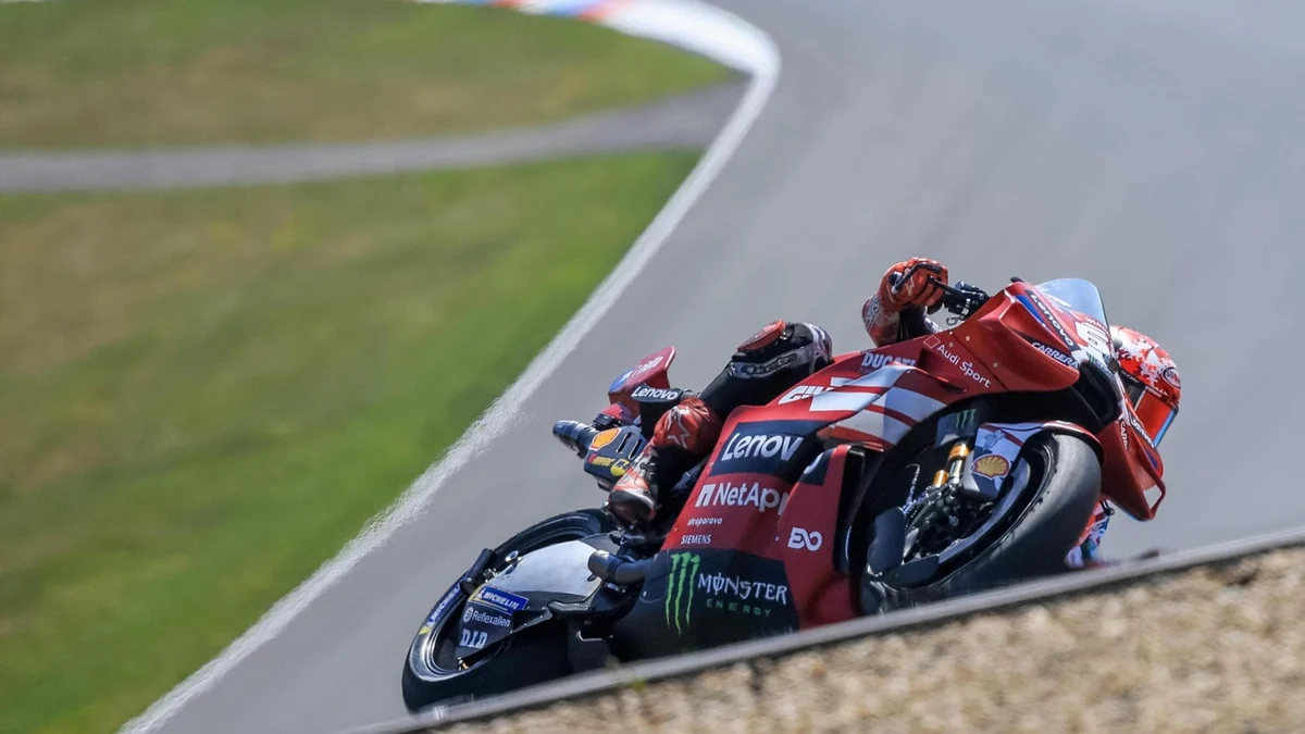 MotoGp, Bagnaia torna a vincere: sua la sprint a Brno. Cade Bezzecchi