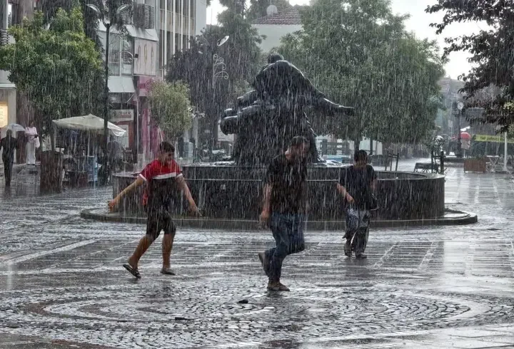 Edirne'nin kuzeyi ve Kırklareli için 'şiddetli yağış' uyarısı