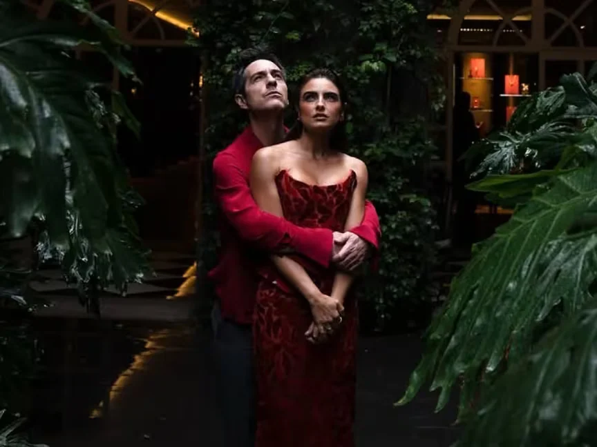 Aislinn Derbez habla de cómo la terapia la ayudó a volver con Mauricio Ochmann para la película “Hasta el fin del mundo”