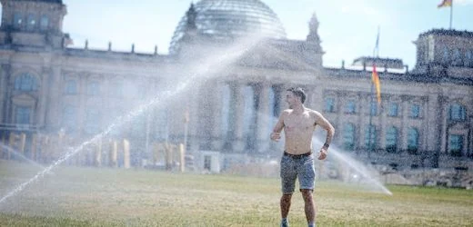 Hitze: Wo die Menschen in Deutschland Abkühlung suchen – die Bilder
