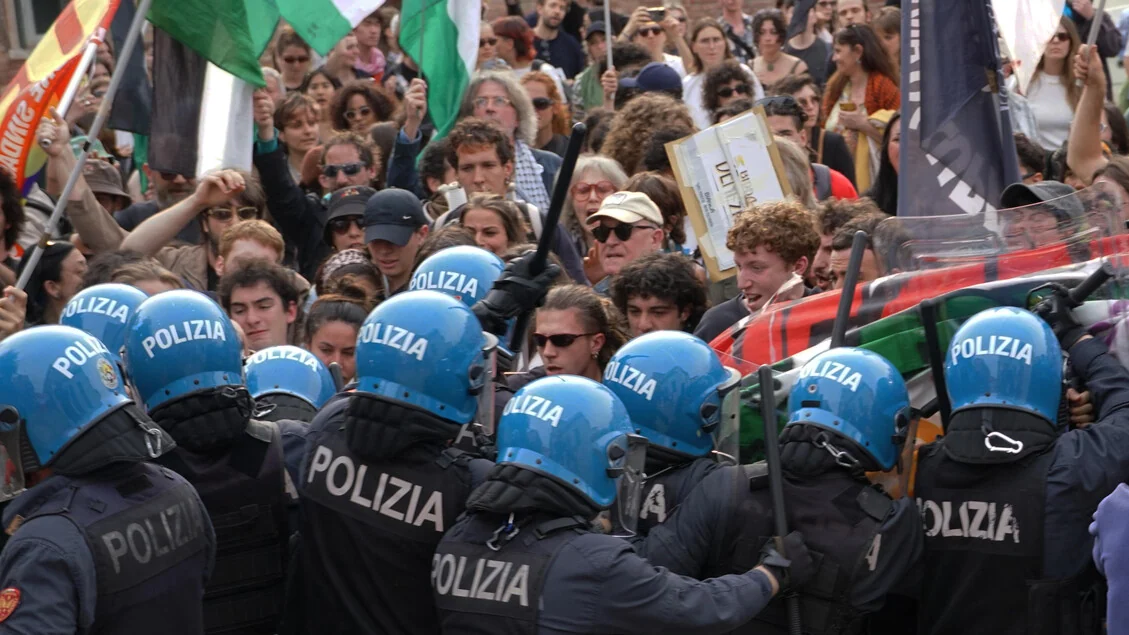 Salvini: 'Sono alla Biennale per porre fine alle polemiche'. Tensione al corteo pro Pal