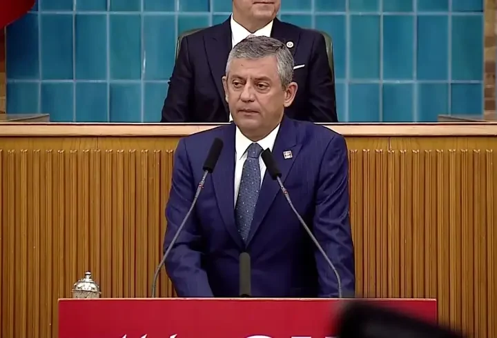 Özgür Özel kürsüye çıktı! 'Özgür başkan ve hain Kemal' sloganları atıldı