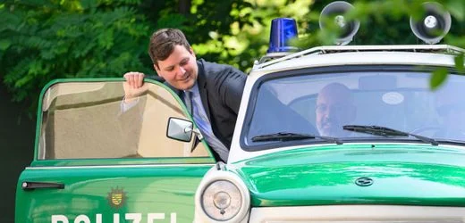 Sachsen: CDU-Kultusminister Conrad Clemens soll für Raserfahrt in Verkehrsunterricht