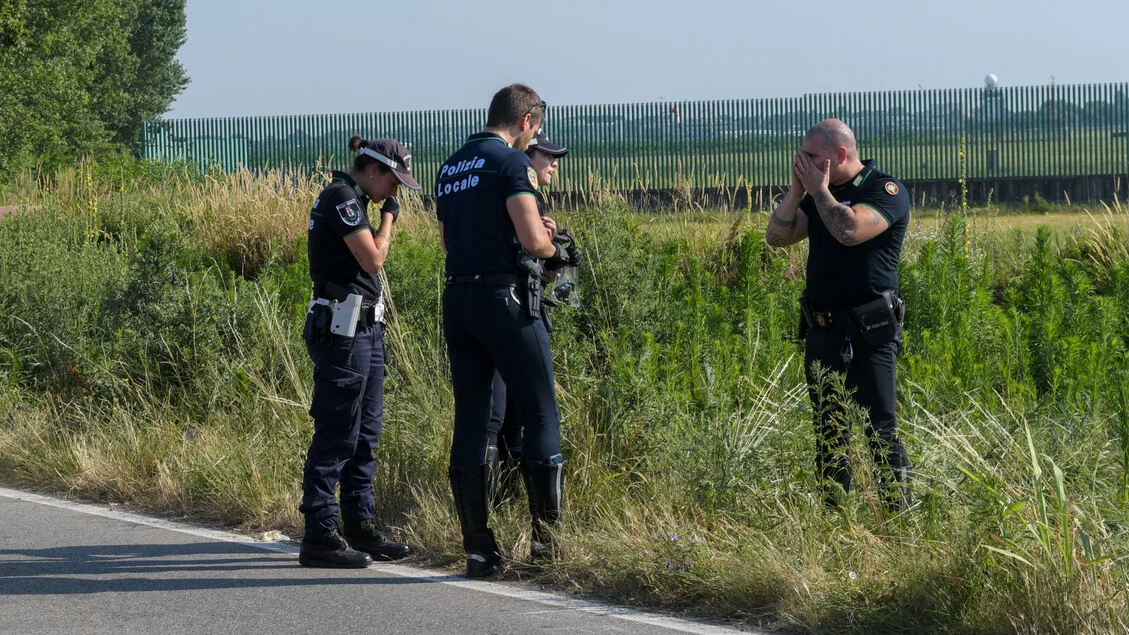 L'uomo arrestato: 'Non mi sono accorto di nulla, non ho toccato l'agente'