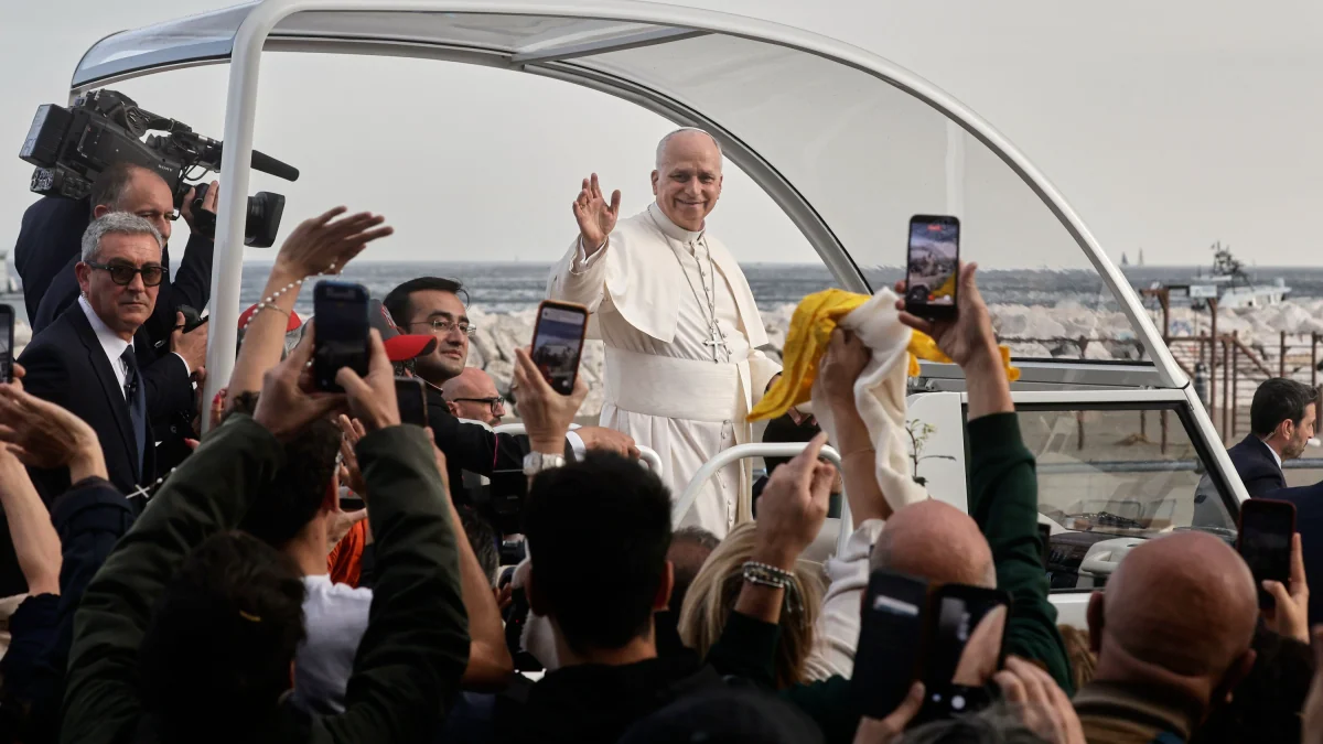 Papst scheitert an Hotline: „Würde es etwas ändern, wenn ich sage, dass ich Papst Leo bin?“