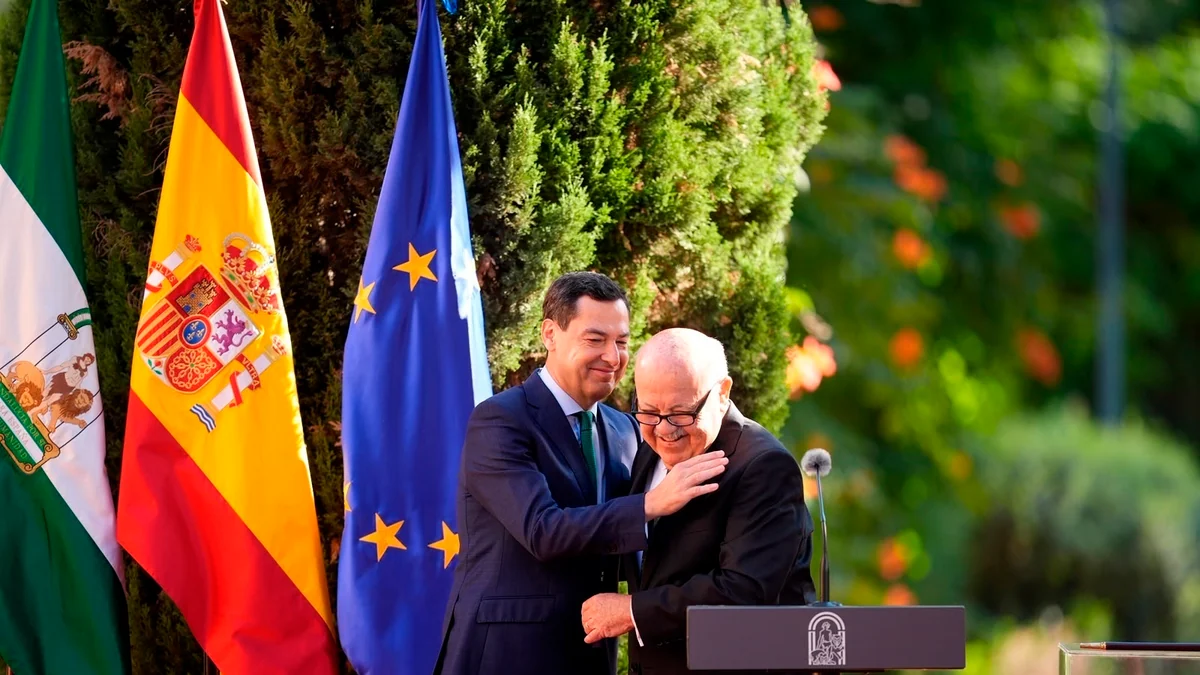 Juanma Moreno trata de minimizar el efecto de su pacto con Vox: "Los valores no cambian, la vía andaluza sigue vigente"